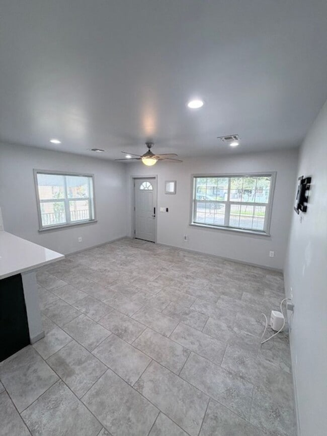 Building Photo - Utilities Included (a $200+ Savings) Charming Updated Duplex Home in Historic District!