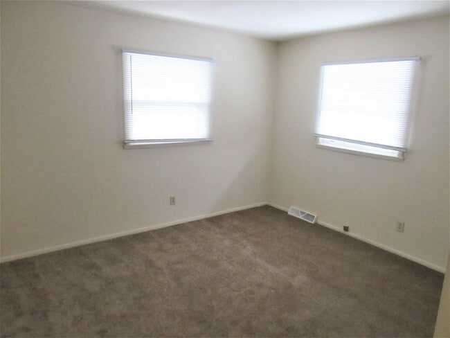 Building Photo - 432