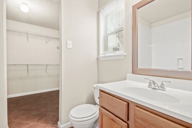 Building Photo - 807 Sycamore Ridge Ln