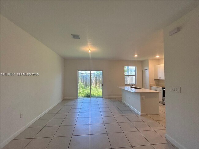 Building Photo - 2617 SE 10th St