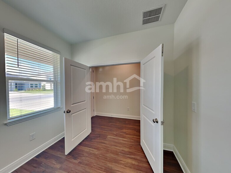 Building Photo - 14620 Cedar Ml Dr