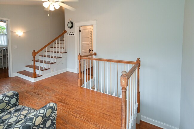 Building Photo - 602 Oak St NE