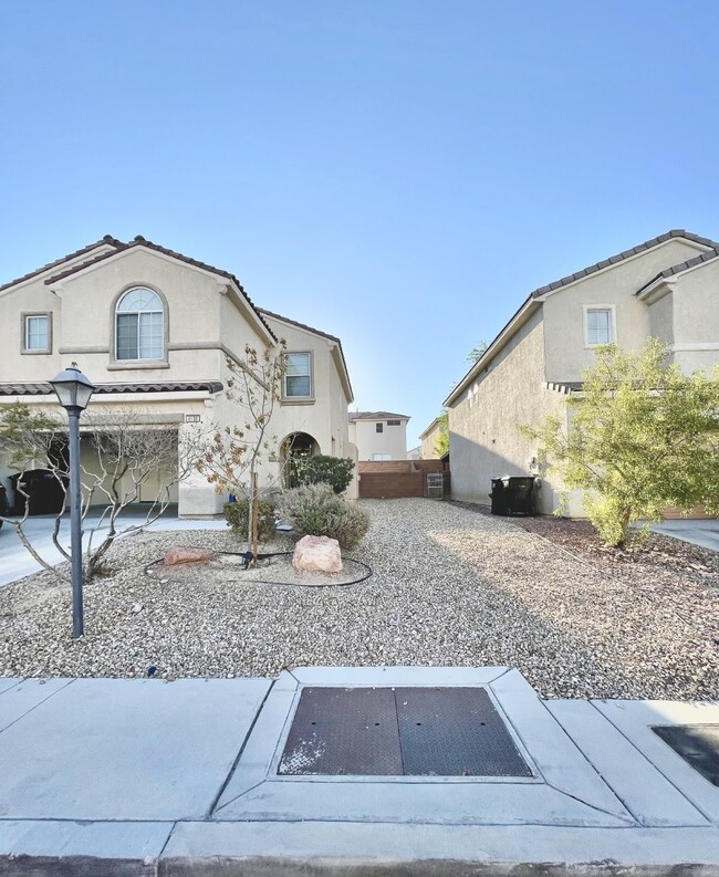 Primary Photo - Gorgeous 4 bedroom home in gated community...