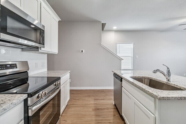Building Photo - Luxury 3-bedroom, 2.5-bathroom Duplex in Saint Hedwig, TX!