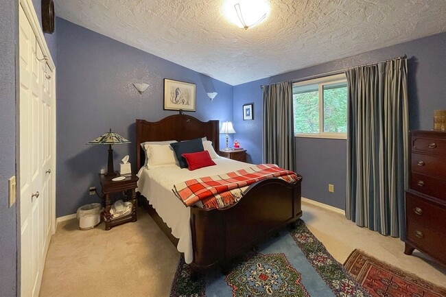 Building Photo - Fully Furnished Home