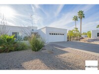 Building Photo - Welcome to this Exceptional, Fully-furnished 2/2 Phoenix house!