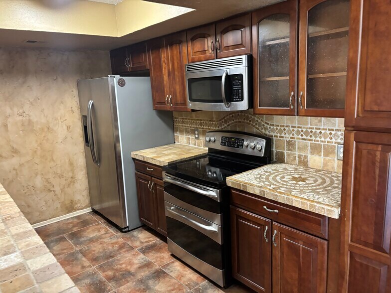 Building Photo - 3121 Johnston St