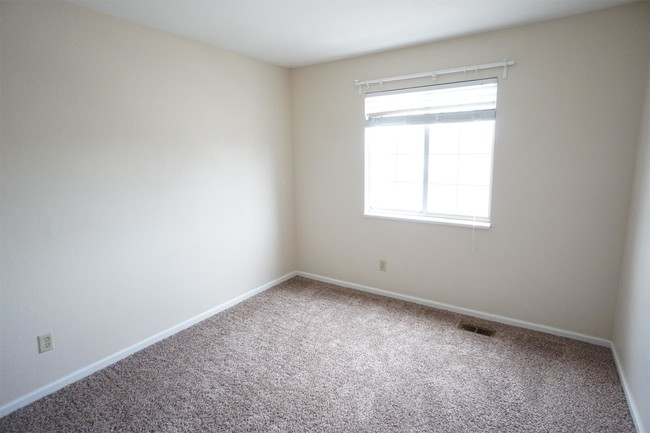 Building Photo - 9392 Burlington Ln