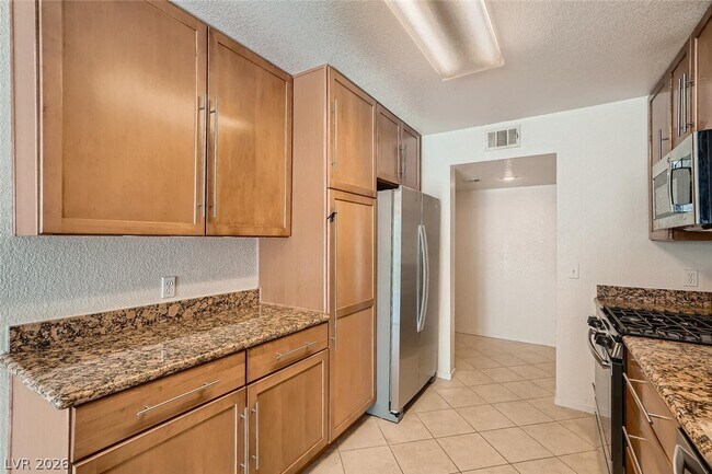 Building Photo - 7700 Almeria St