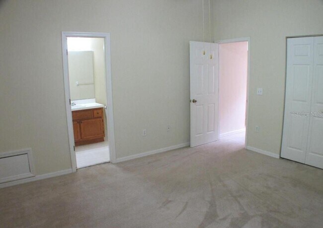 Building Photo - 5205 SW 97th Dr