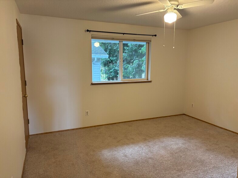 Bedroom - 49 SE 60th Ave