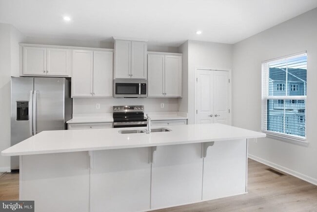 Building Photo - 9346 Tanfield Dr