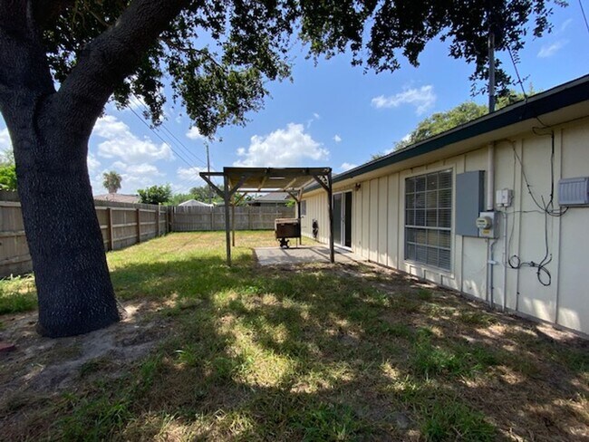 Building Photo - UPDATED HOME IN FLOUR BLUFF - OFFERING GRE...