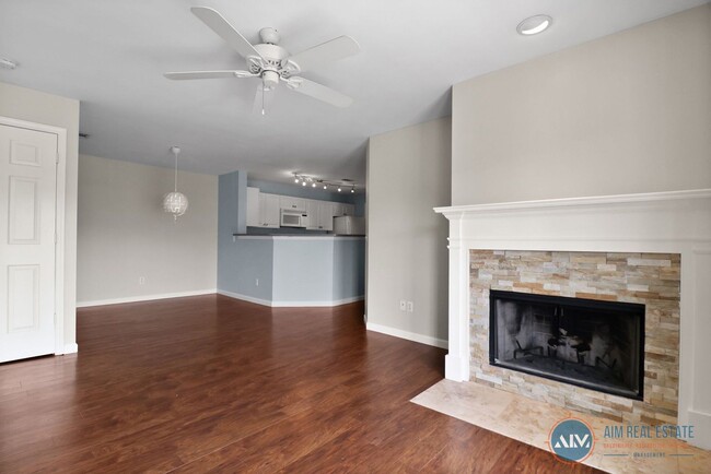 Building Photo - Bright, Freshly Updated 2BR/2BA Condo at T...