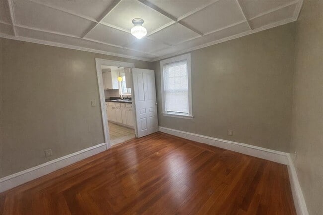 Building Photo - 52 Manning St