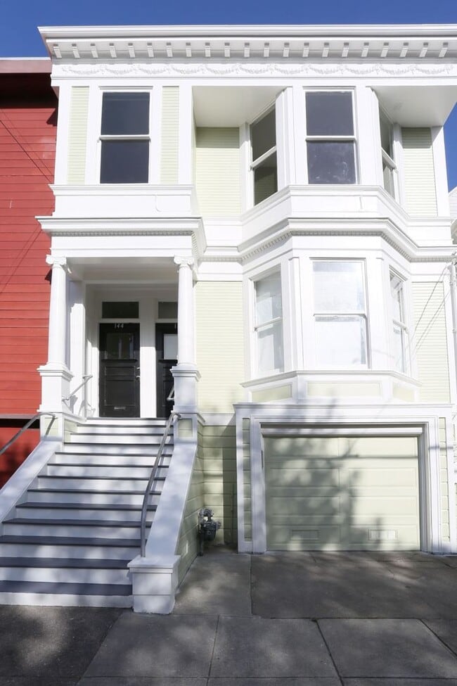 Building Photo - 144 10th Ave