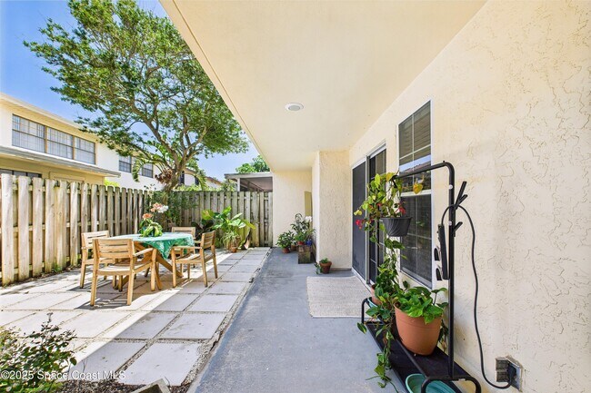Building Photo - 2293 Venetia Pl