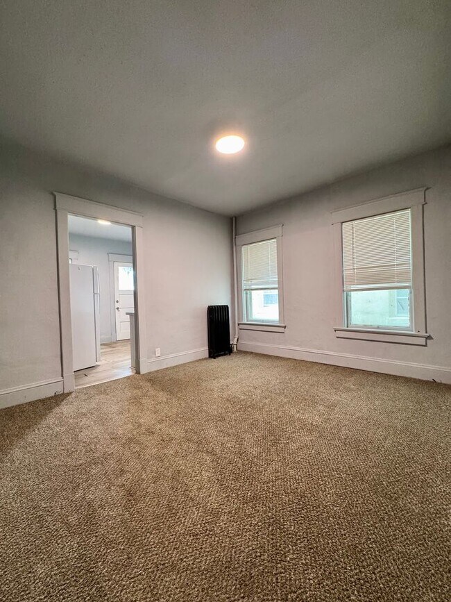 Building Photo - Renovated 3 bed, 1 bath available in Scranton