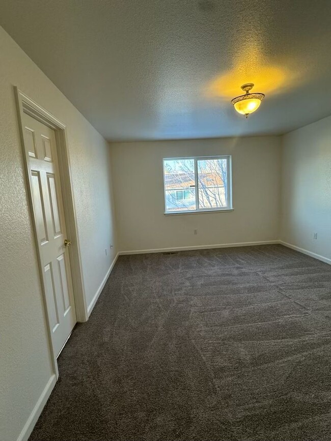 Building Photo - Townhouse in Carson for rent $2000 a month...