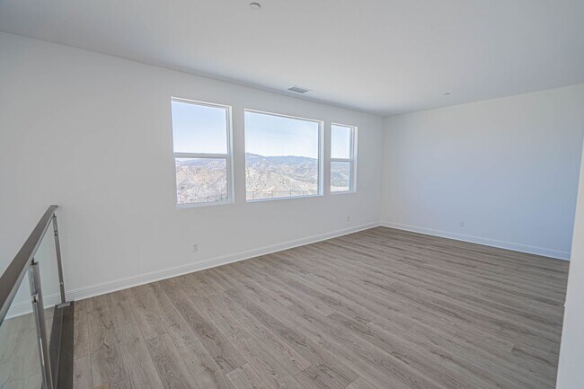 Building Photo - Spacious 5-Bedroom Home with Community Ame...