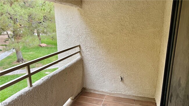 Building Photo - 2633 S Durango Dr