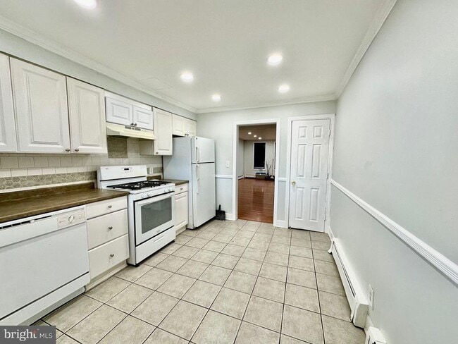 Building Photo - 23 Lily St