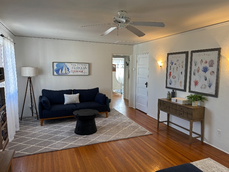 Primary Photo - 814 Encino Ln