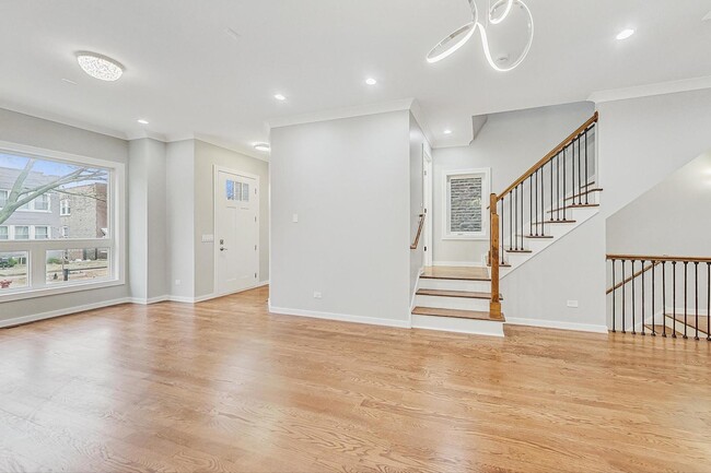 Building Photo - 6626 S Ingleside Ave