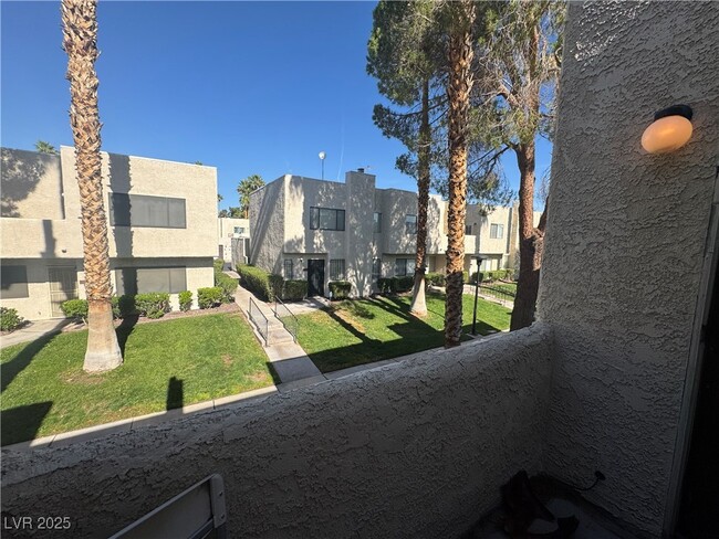 Building Photo - 2647 Jacyra Ave