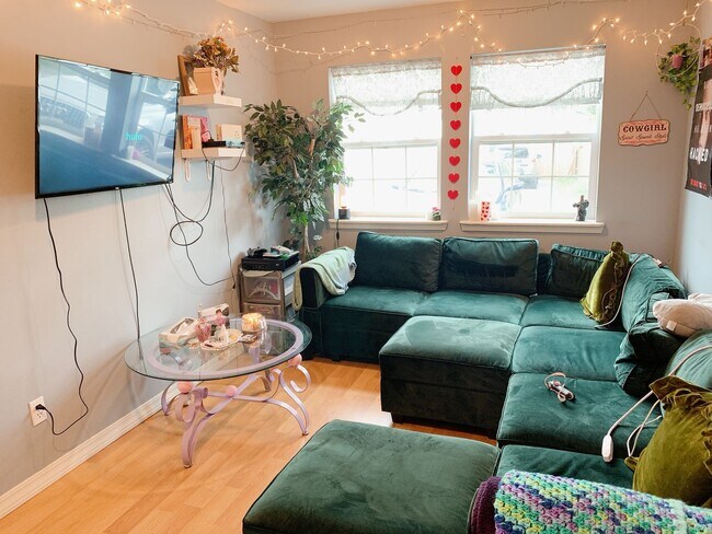 Building Photo - 2430/2434/2436 Pacific Street