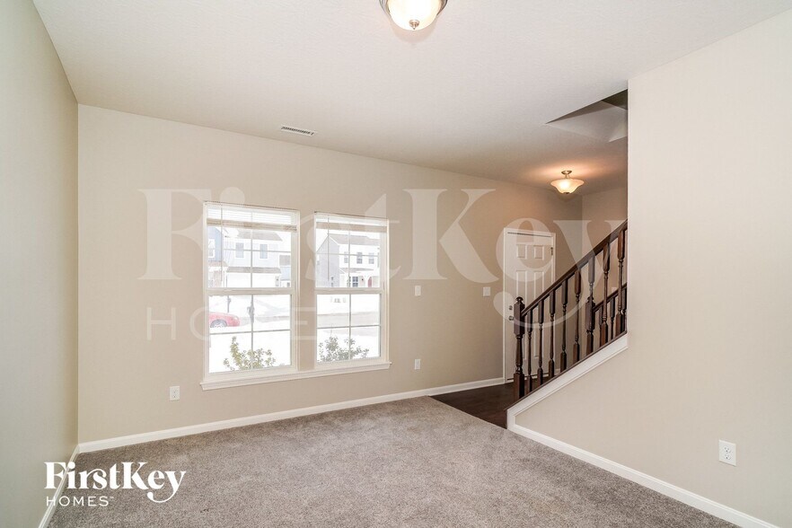 Building Photo - 645 Van Buren St