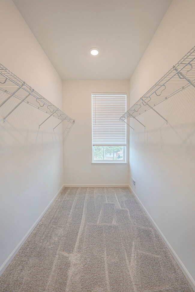 Building Photo - 2939 Showplace Dr