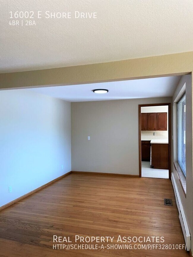 Building Photo - 3 bedrooms, 1 bathroom House on Martha Lak...