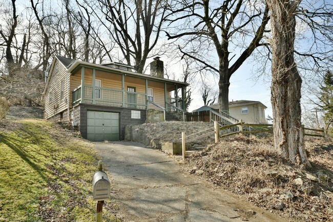 Primary Photo - Charming 2 Bedroom Home in Penn Hills