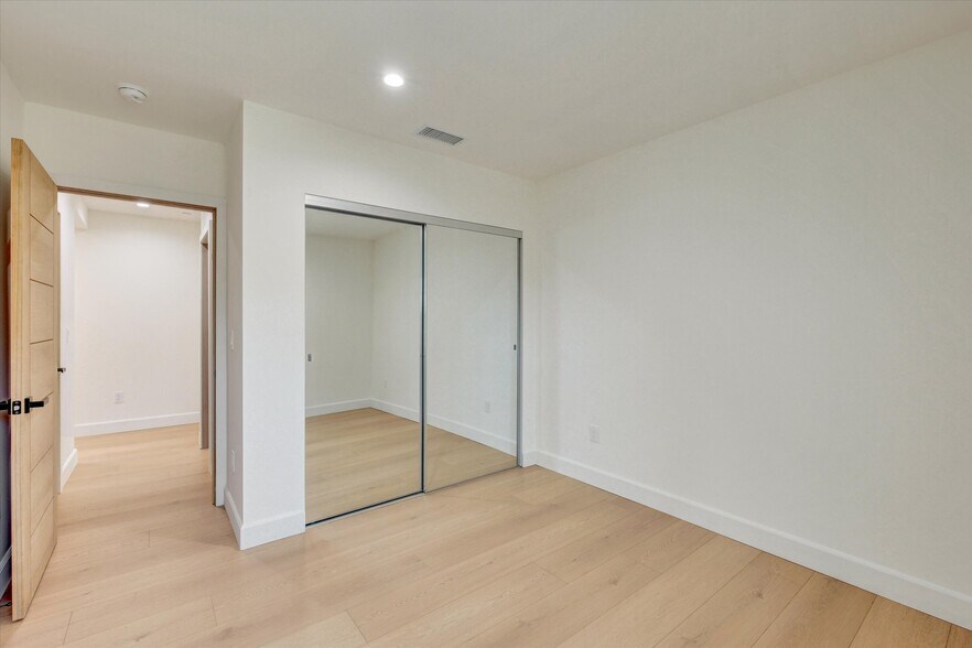 Building Photo - 5348 Thornburn St