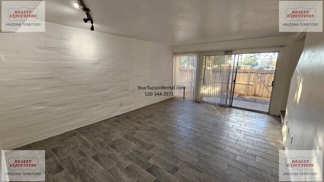 Building Photo - Fort Lowell & Campbell area Condo - 2 Bedrooms & 1.5 Bathrooms