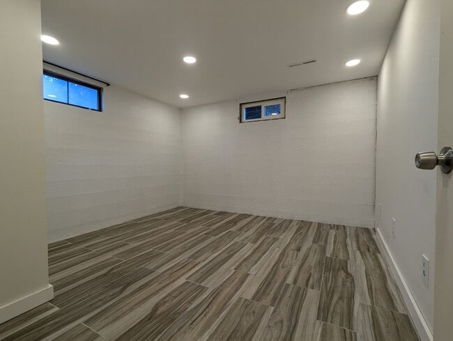 Building Photo - Fabulous 4 Bedroom 2 Bath House with Big F...