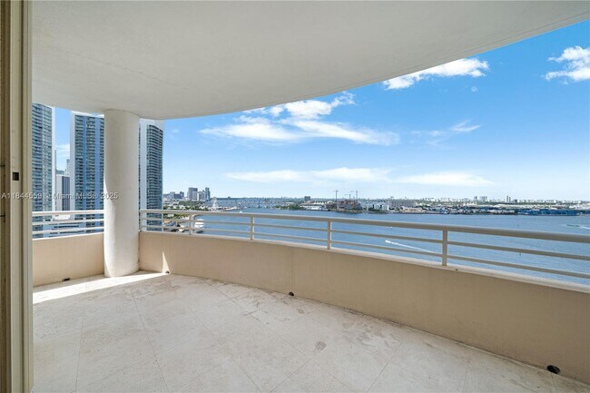 Building Photo - 888 Brickell Key Dr