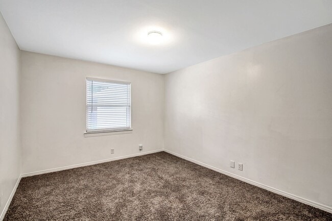 Building Photo - Newberry Drive