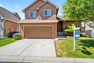 Building Photo - Beautiful Single Family Home Located on Th...