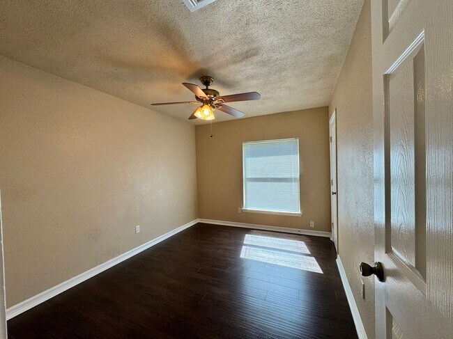 Building Photo - 9606 Shady Tree Ln