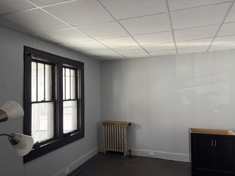 Building Photo - 451 Oak St