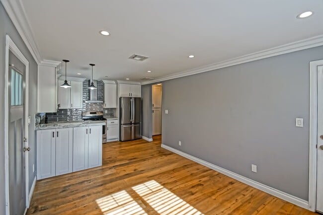 Building Photo - 202 Whiting St