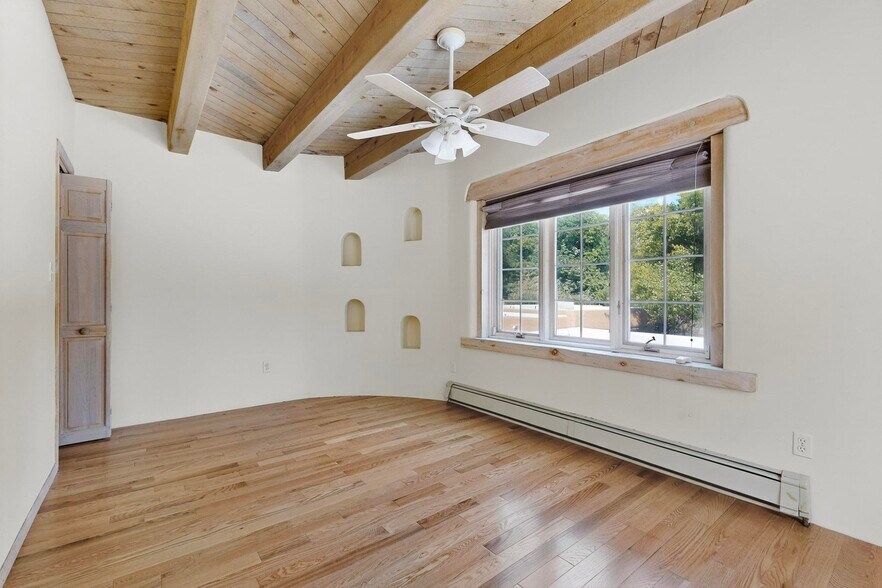 Building Photo - 1115 Roadrunner Ln NW