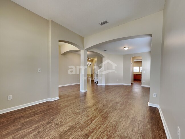 Building Photo - 304 N Hidden Tree Dr