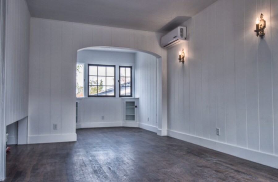 Building Photo - 409 Wheeling Way