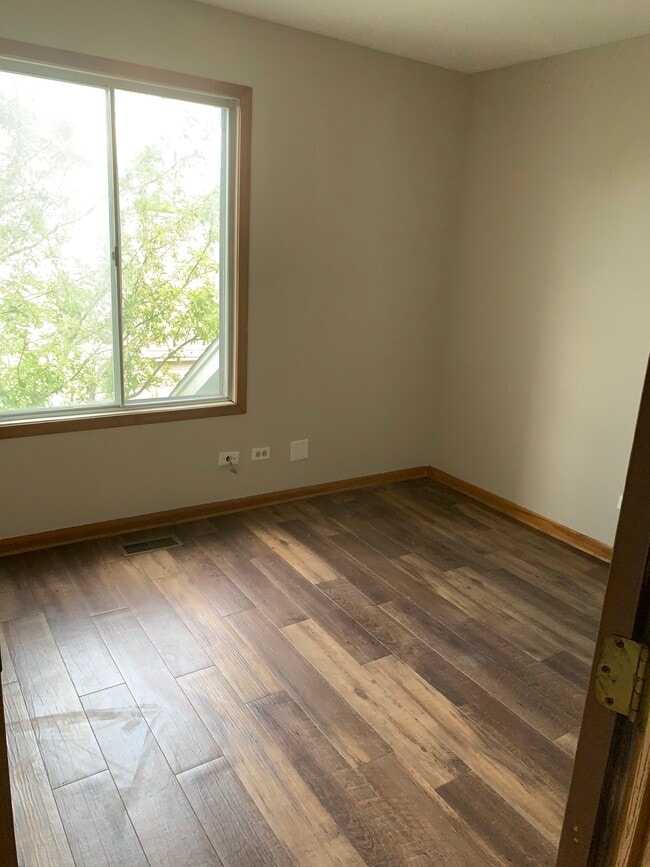 Building Photo - 735 Clearwood Ct