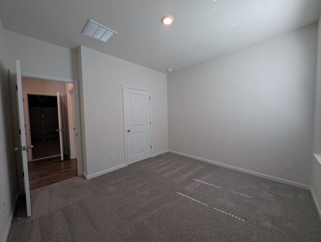 Building Photo - Spacious 2 story, 5 bedroom, 3 bath Home located in Secrest Commons Community!