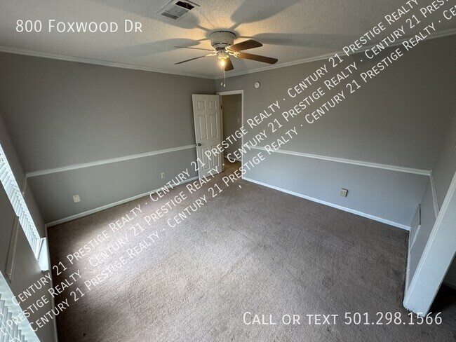 Building Photo - 800 Foxwood Dr