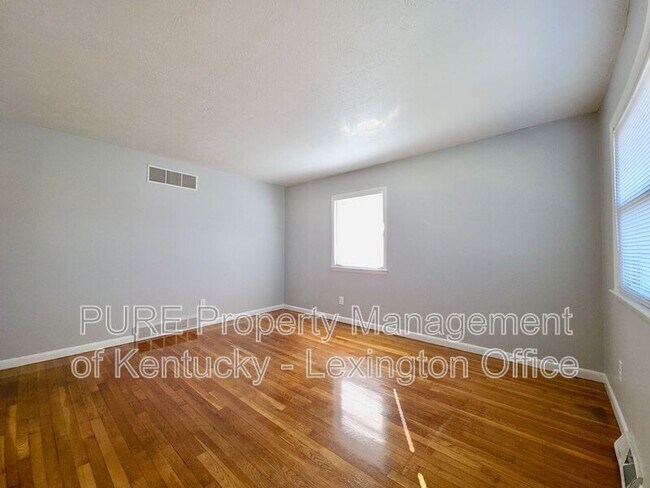 Building Photo - 3510 Lansdowne Dr